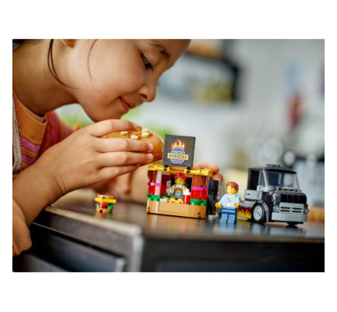 LEGO Конструктор LEGO City Вантажівка з гамбургерами 194 деталей (60404)
