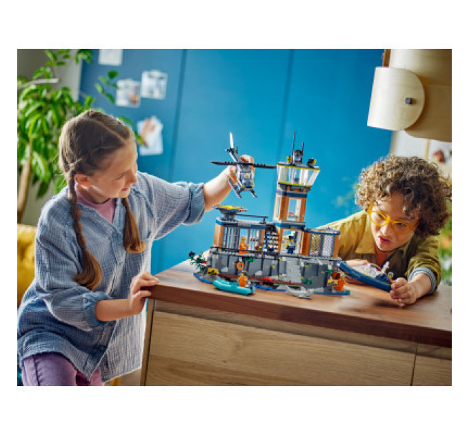 LEGO Конструктор LEGO City Поліцейський острів-в'язниця 980 деталей (60419)