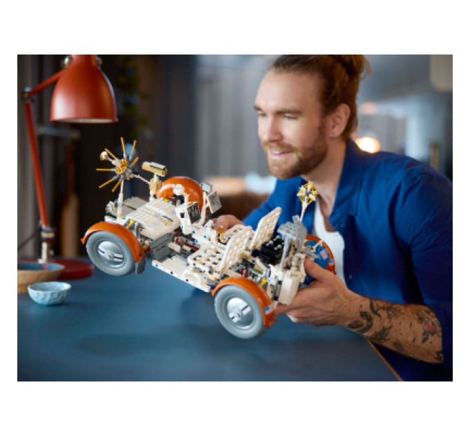 LEGO Конструктор LEGO Technic Місячний автомобіль NASA Apollo (42182)