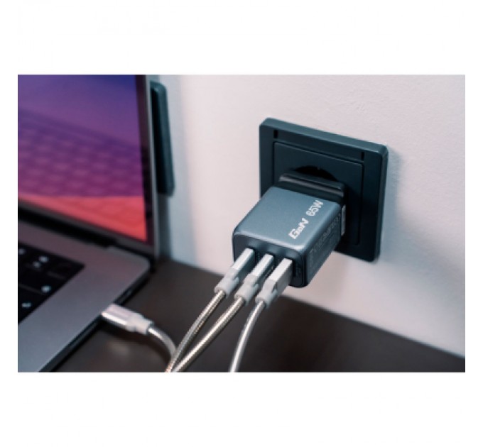 Verbatim Зарядний пристрій Verbatim GaN 65 W 3 ports (2xUSB-C-65 W /USB-A -3.0) (32201)