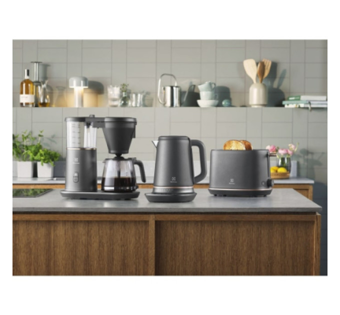 Electrolux Електрочайник Electrolux E7K1-6BP