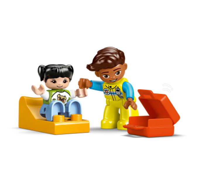 LEGO Конструктор LEGO DUPLO Town Швидка допомога та водій (10447)