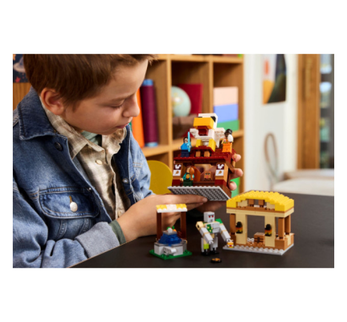 LEGO Конструктор LEGO Minecraft Напад на село з повітряною кулею Ґаст (21273)