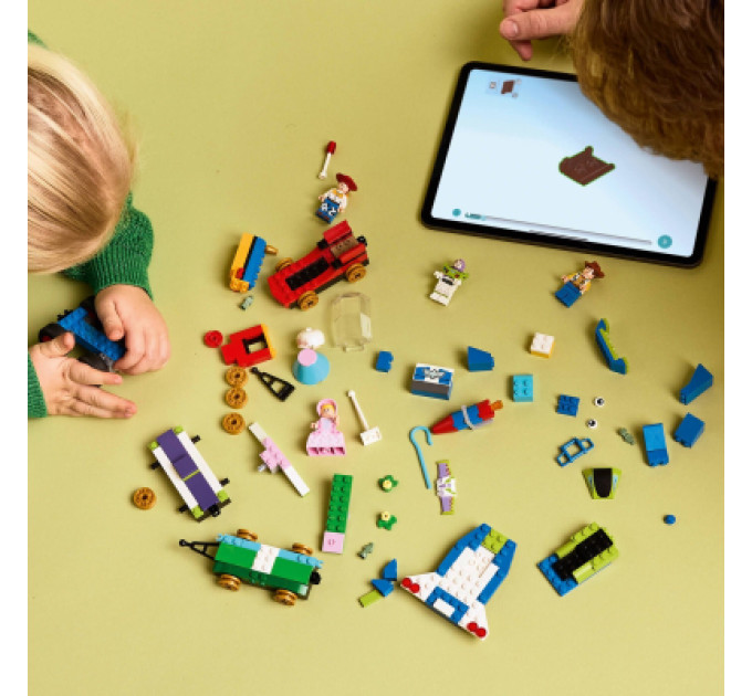 LEGO Конструктор LEGO Disney та Pixar Святкування з Історії іграшок: поїзд та авто для гонок (43264)