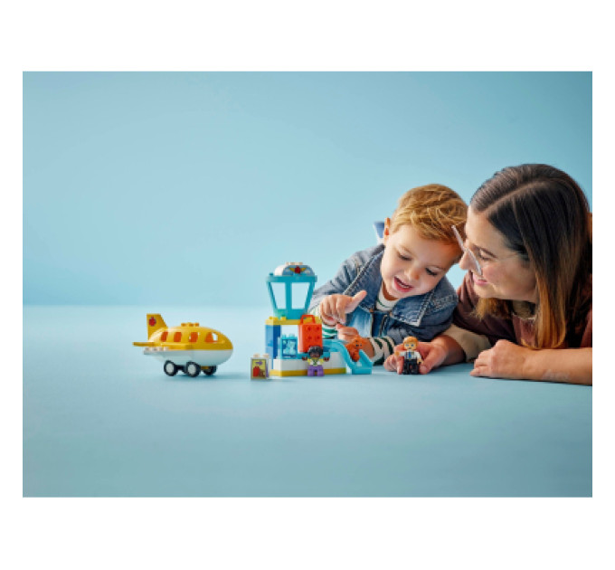 LEGO Конструктор LEGO DUPLO Вперше в аеропорту (10443-)