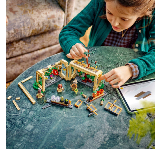 LEGO Конструктор LEGO Harry Potter Замок Хогвартс: урок гербології (76445)