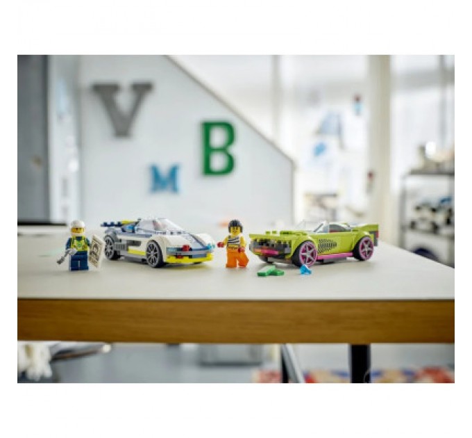 LEGO Конструктор LEGO City Переслідування маслкара на поліцейському автомобілі 213 деталей (60415)