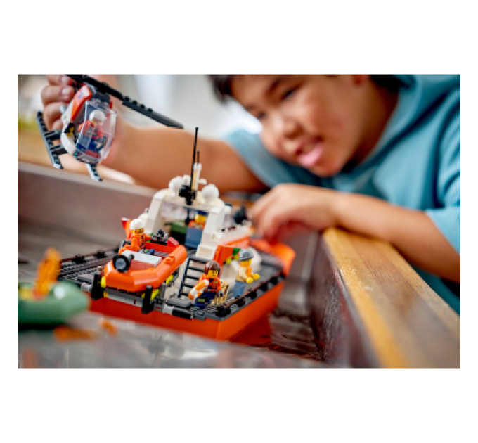 LEGO Конструктор LEGO City Рятувальний катер і гелікоптер берегової охорони (60504)