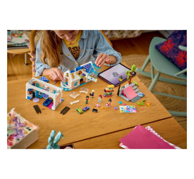 LEGO Конструктор LEGO Friends Родинний дім Ліан (42687)