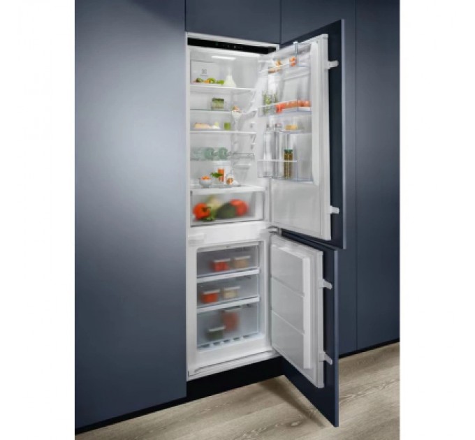 Холодильник Electrolux LNG7TE18S