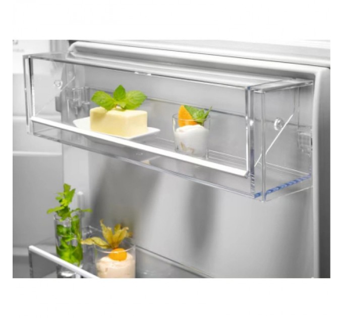 Холодильник Electrolux LNG7TE18S