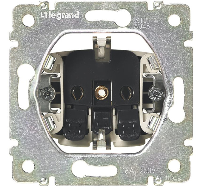 Legrand Furniture Розетка Schuko з шторками Legrand Valena Classic, 16А, 250V, автоматичні клеми, білий