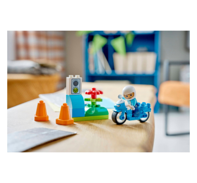 LEGO Конструктор LEGO DUPLO Town Синій поліцейський мотоцикл (10471)