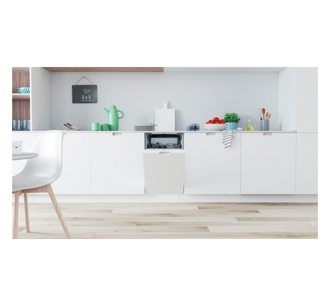 Вбудована посудомийна машина Indesit DSIE 2B10