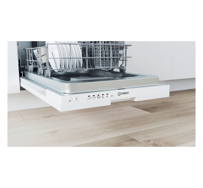 Вбудована посудомийна машина Indesit DSIE 2B10