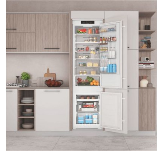 Холодильник Indesit INC20T321EU