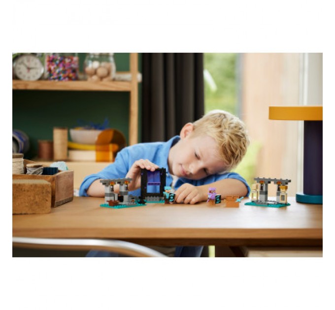 Конструктор LEGO Minecraft Зброярня 203 деталей (21252)