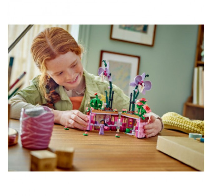 LEGO Конструктор LEGO Disney Princess Classic Квітковий горщик Ізабели 641 деталь (43237)