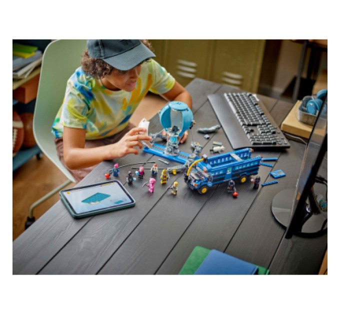 LEGO Конструктор LEGO Fortnite Battle Bus (77073)