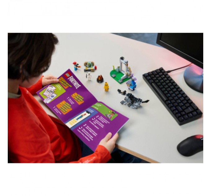 Конструктор LEGO Fortnite Табір Peely та Sparkplug (77075)