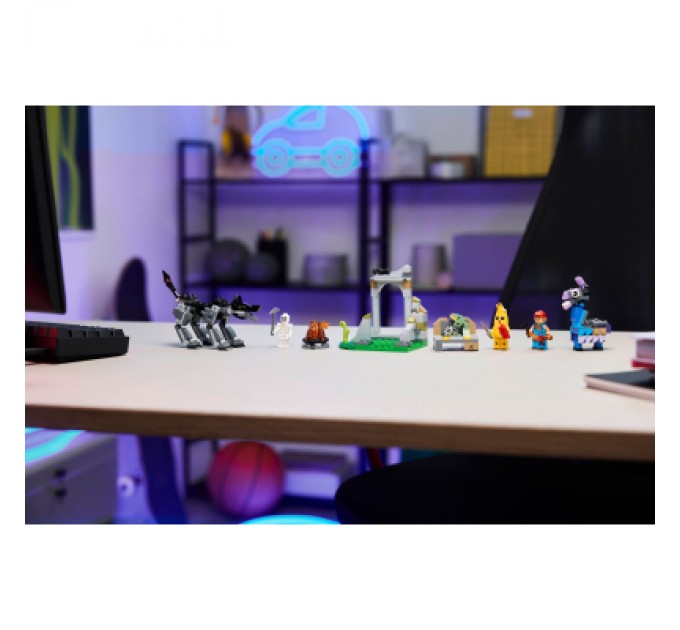 Конструктор LEGO Fortnite Табір Peely та Sparkplug (77075)