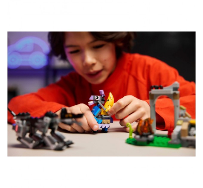 Конструктор LEGO Fortnite Табір Peely та Sparkplug (77075)