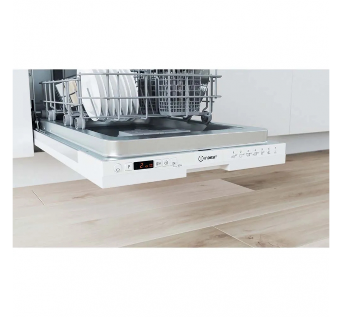 Вбудована посудомийна машина Indesit DSIC 3M19