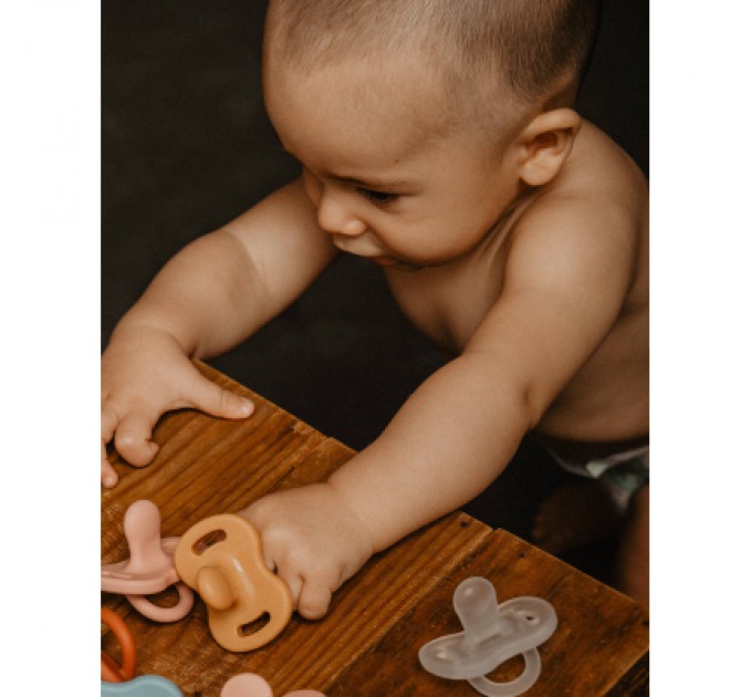 Пустушка Suavinex Colour Essence силіконова фізіологічна, 0-6 міс. жовта (308095)