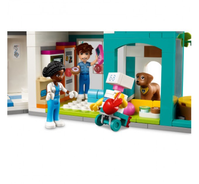 LEGO Конструктор LEGO Friends Лікарня в Хартлейк-Сіті 1045 деталей (42621)