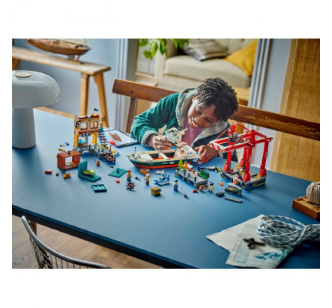 Конструктор LEGO City Морська гавань із вантажним судном (60422)