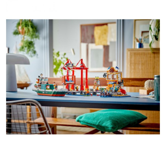 Конструктор LEGO City Морська гавань із вантажним судном (60422)