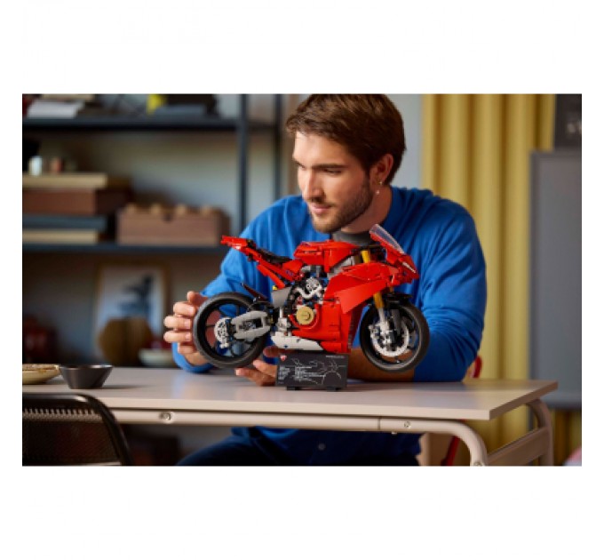 Конструктор LEGO Technic Мотоцикл Ducati Panigale V4 S (42202)