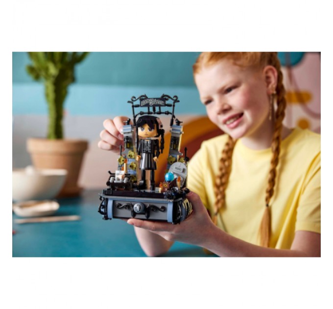 LEGO Конструктор LEGO Wednesday Фігурка Венздей Аддамс (76780)