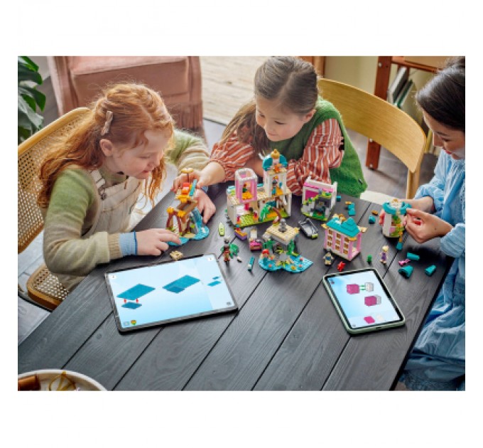 Конструктор LEGO Disney Замок принцеси та королівські улюбленці (43267)