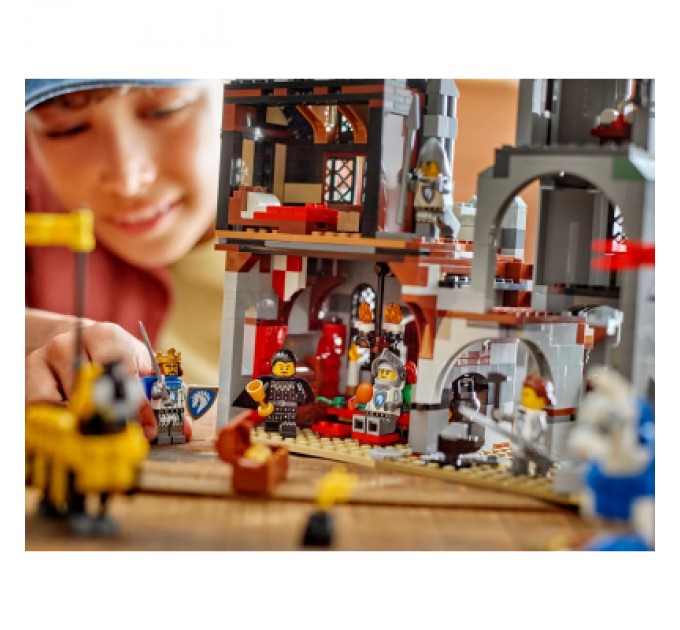 Конструктор LEGO Creator Середньовічний замок із лицарем на коні (31168)