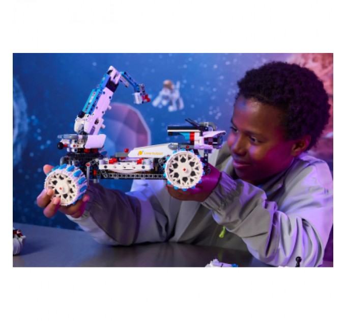 Конструктор LEGO Technic Місяцехід Lunar Outpost. Космічний корабель (42211)