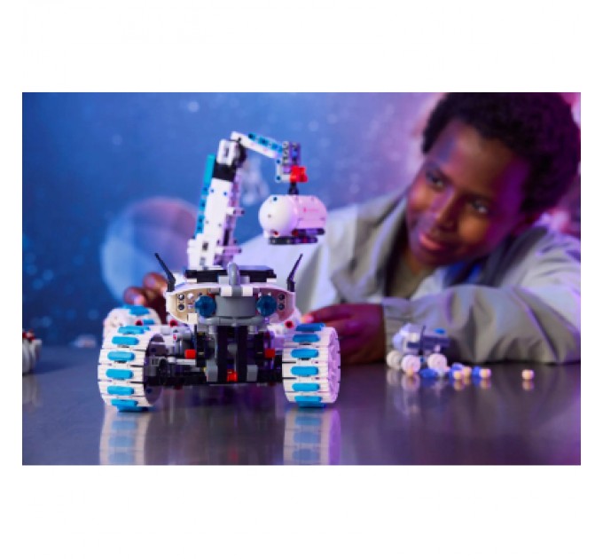 Конструктор LEGO Technic Місяцехід Lunar Outpost. Космічний корабель (42211)